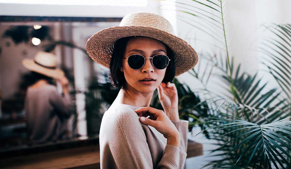 Posing Guide: 100+ Ideas for Couples, Women, Men, Children And Group